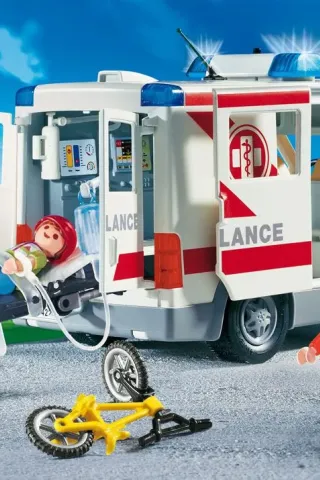 PLAYMOBIL Ασθενοφόρο Πρώτων Βοηθειών 4221